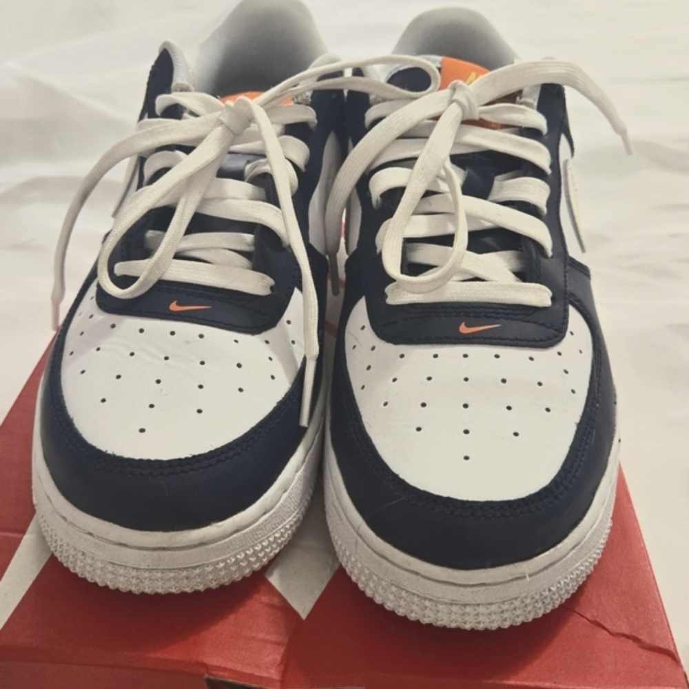 Boys Air Force size 5.5Y